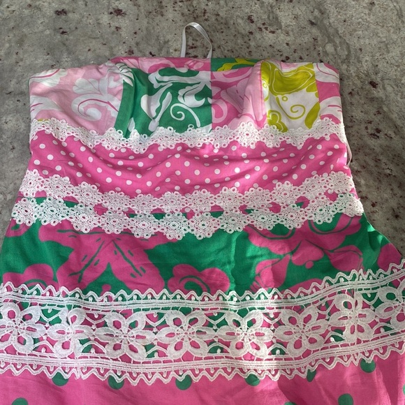 Vintage Lilly Pulitzer strapless tube dress.
100% cotton. Size 4 - Picture 3 of 7